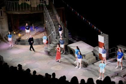 Show Tunes of the Sea 