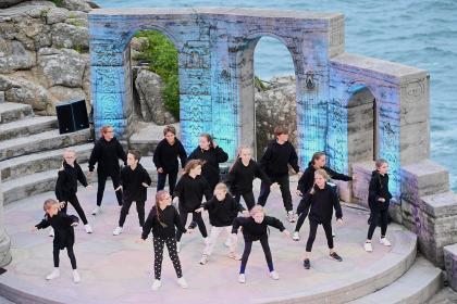 Stars on the Cliffside - Rising Stars