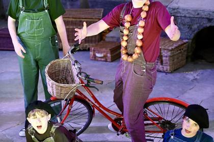 Joseph and the Amazing Technicolor Dreamcoat - Kidz R Us