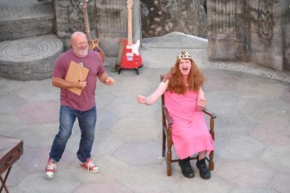 Elizabeth I : Virgin on the Ridiculous