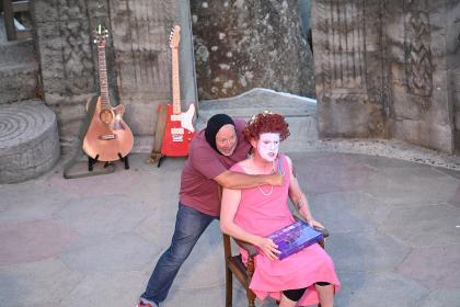 Elizabeth I : Virgin on the Ridiculous