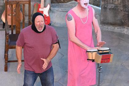 Elizabeth I : Virgin on the Ridiculous