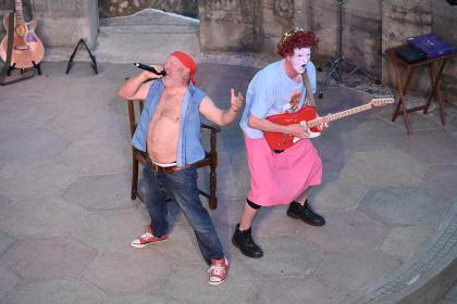 Elizabeth I : Virgin on the Ridiculous