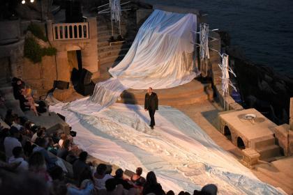 Winter's Tale  - Ovo